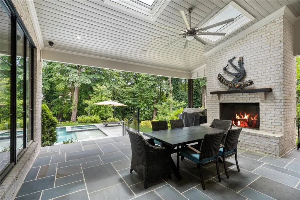 4555 Mystic Drive, Atlanta, Georgia 30342, 6 Bedrooms Bedrooms, ,6 BathroomsBathrooms,Residential,Sold,4555 Mystic Drive,6894606