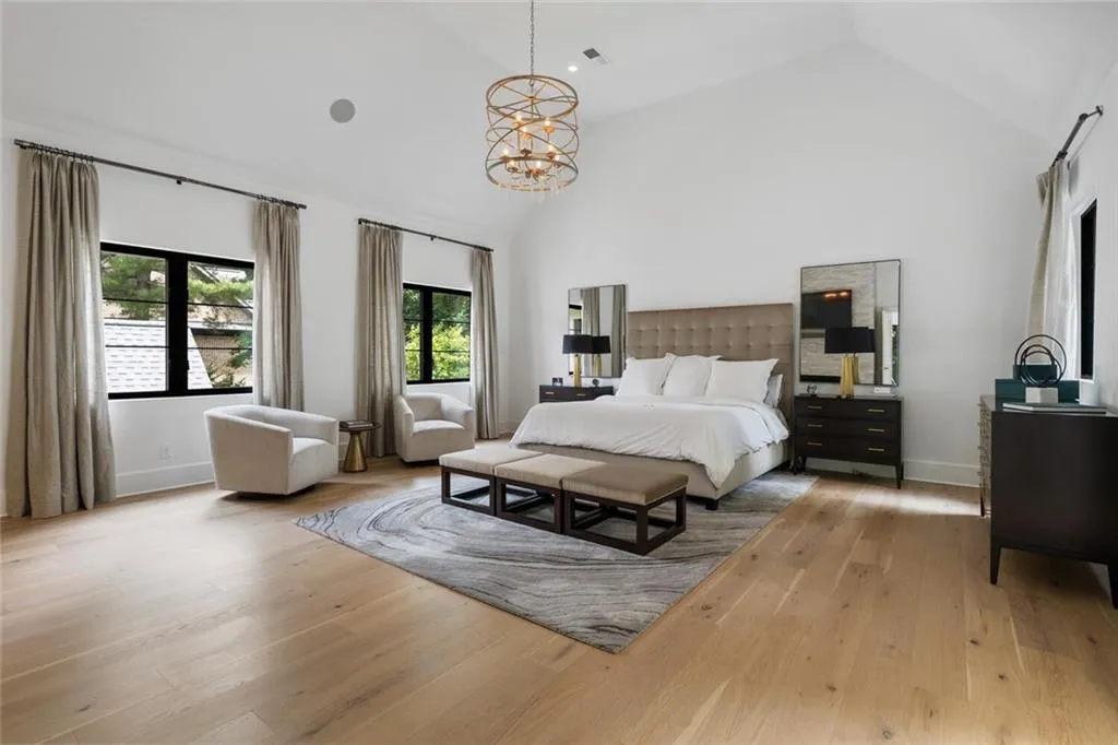 4555 Mystic Drive, Atlanta, Georgia 30342, 6 Bedrooms Bedrooms, ,6 BathroomsBathrooms,Residential,Sold,4555 Mystic Drive,6894606