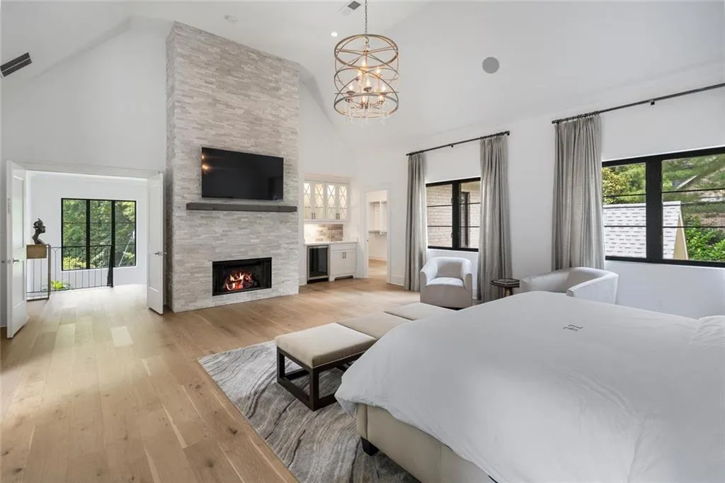 4555 Mystic Drive, Atlanta, Georgia 30342, 6 Bedrooms Bedrooms, ,6 BathroomsBathrooms,Residential,Sold,4555 Mystic Drive,6894606