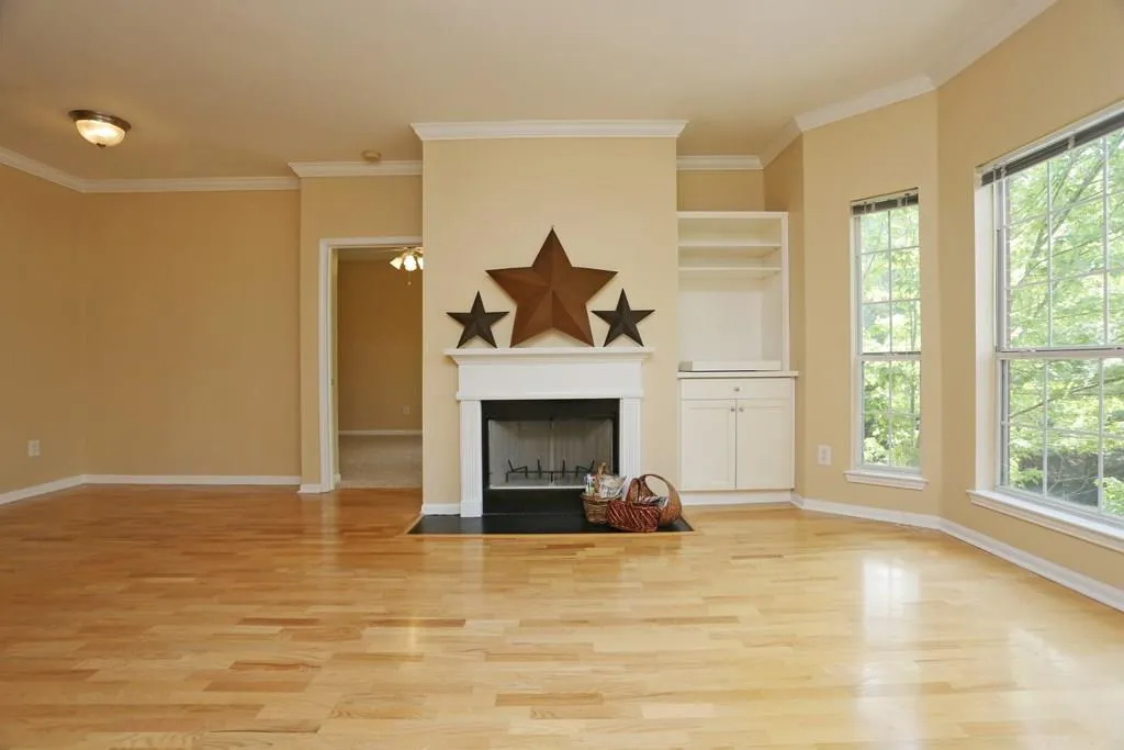 5641 Roswell Road Unit 305, Sandy Springs, Georgia 30342, 2 Bedrooms Bedrooms, ,2 BathroomsBathrooms,Residential,Sold,5641 Roswell Road Unit 305,5686315