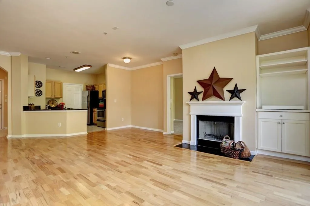 5641 Roswell Road Unit 305, Sandy Springs, Georgia 30342, 2 Bedrooms Bedrooms, ,2 BathroomsBathrooms,Residential,Sold,5641 Roswell Road Unit 305,5686315