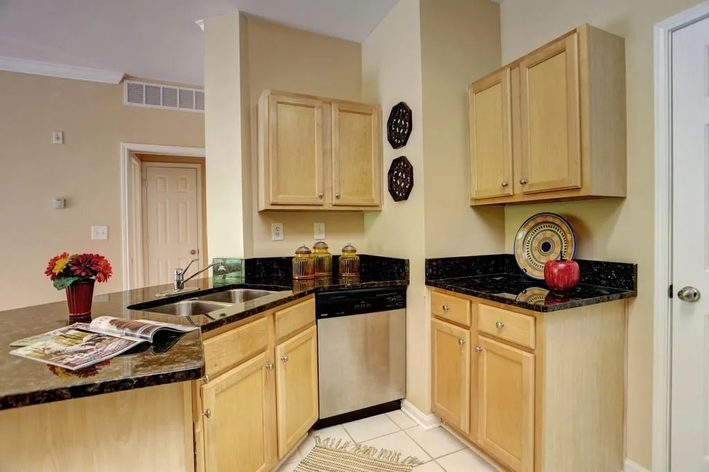 5641 Roswell Road Unit 305, Sandy Springs, Georgia 30342, 2 Bedrooms Bedrooms, ,2 BathroomsBathrooms,Residential,Sold,5641 Roswell Road Unit 305,5686315