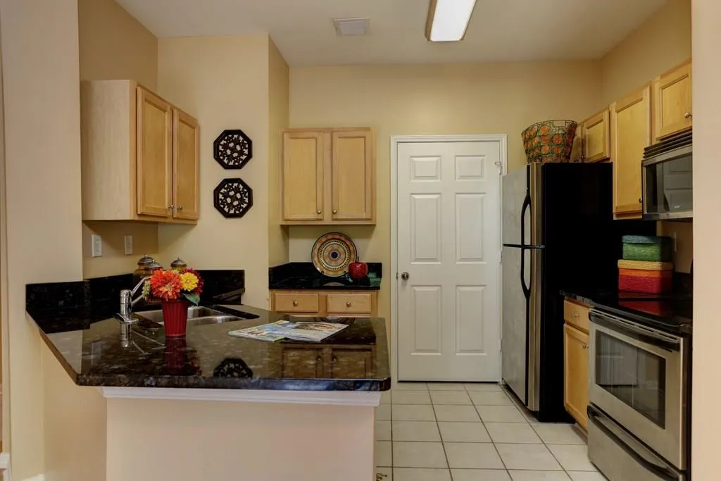 5641 Roswell Road Unit 305, Sandy Springs, Georgia 30342, 2 Bedrooms Bedrooms, ,2 BathroomsBathrooms,Residential,Sold,5641 Roswell Road Unit 305,5686315