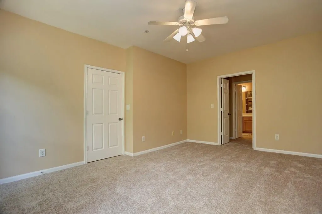 5641 Roswell Road Unit 305, Sandy Springs, Georgia 30342, 2 Bedrooms Bedrooms, ,2 BathroomsBathrooms,Residential,Sold,5641 Roswell Road Unit 305,5686315