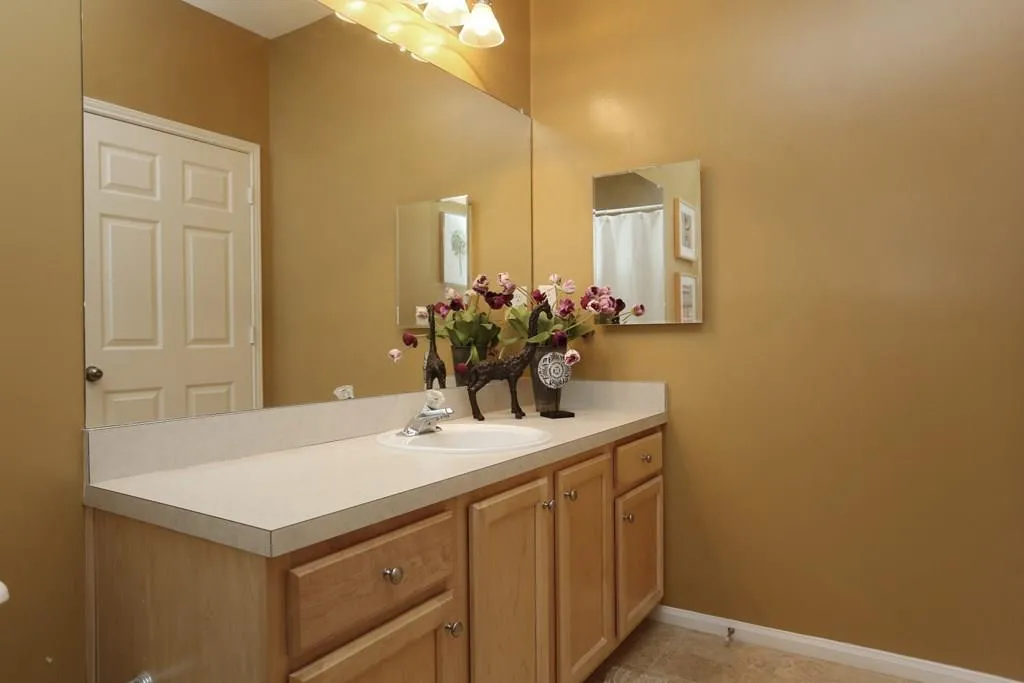 5641 Roswell Road Unit 305, Sandy Springs, Georgia 30342, 2 Bedrooms Bedrooms, ,2 BathroomsBathrooms,Residential,Sold,5641 Roswell Road Unit 305,5686315