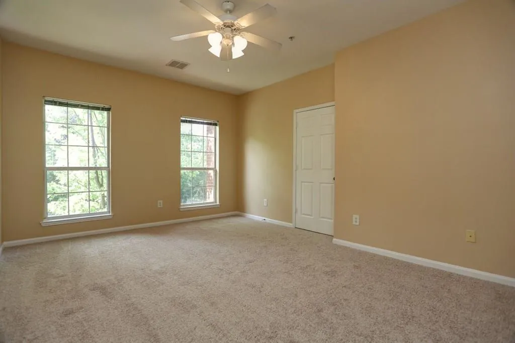 5641 Roswell Road Unit 305, Sandy Springs, Georgia 30342, 2 Bedrooms Bedrooms, ,2 BathroomsBathrooms,Residential,Sold,5641 Roswell Road Unit 305,5686315