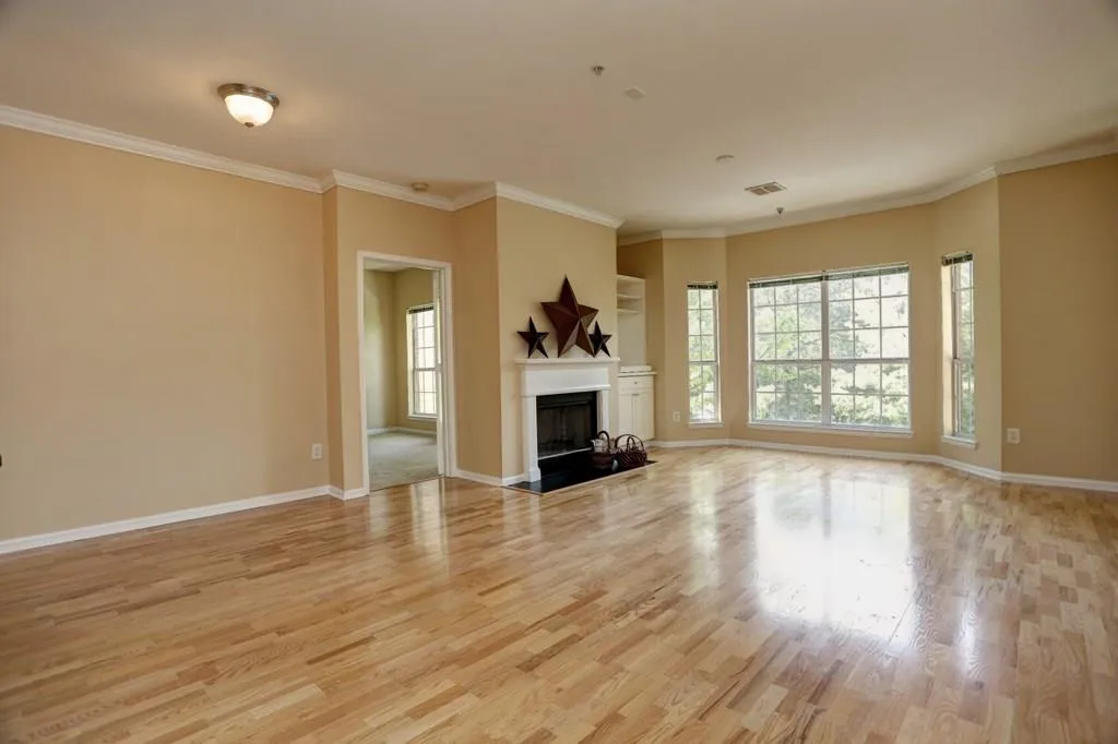 5641 Roswell Road Unit 305, Sandy Springs, Georgia 30342, 2 Bedrooms Bedrooms, ,2 BathroomsBathrooms,Residential,Sold,5641 Roswell Road Unit 305,5686315