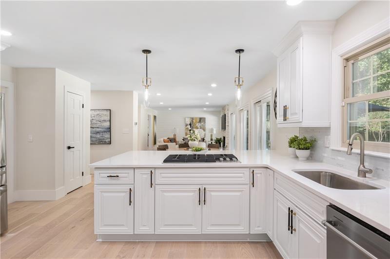 6270 Riverwood Drive, Sandy Springs, Georgia 30328, 5 Bedrooms Bedrooms, ,5 BathroomsBathrooms,Residential,Sold,6270 Riverwood Drive,7335973