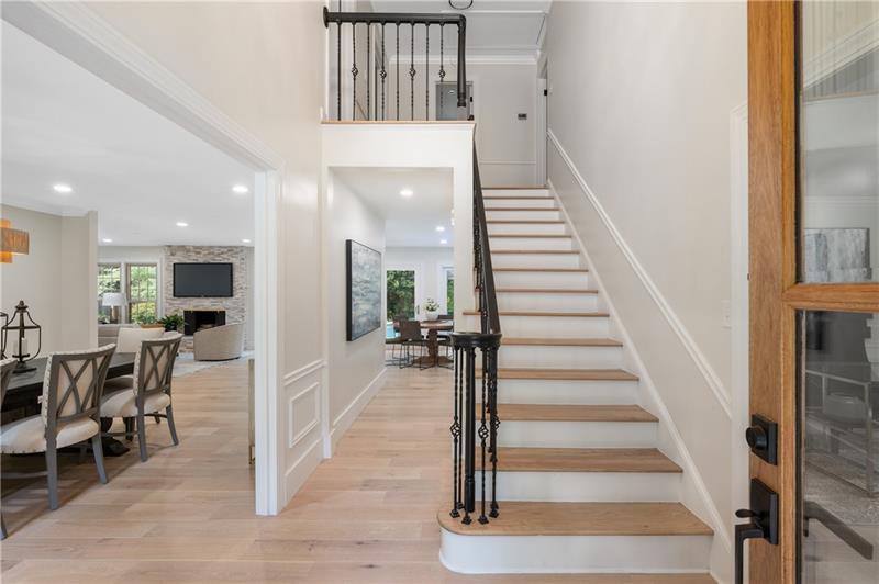 6270 Riverwood Drive, Sandy Springs, Georgia 30328, 5 Bedrooms Bedrooms, ,5 BathroomsBathrooms,Residential,Sold,6270 Riverwood Drive,7335973