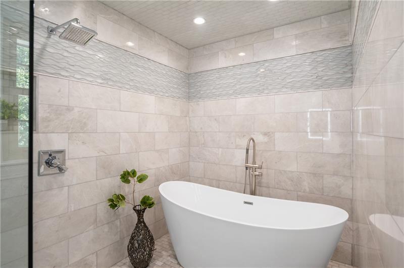 6270 Riverwood Drive, Sandy Springs, Georgia 30328, 5 Bedrooms Bedrooms, ,5 BathroomsBathrooms,Residential,Sold,6270 Riverwood Drive,7335973