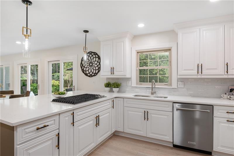 6270 Riverwood Drive, Sandy Springs, Georgia 30328, 5 Bedrooms Bedrooms, ,5 BathroomsBathrooms,Residential,Sold,6270 Riverwood Drive,7335973