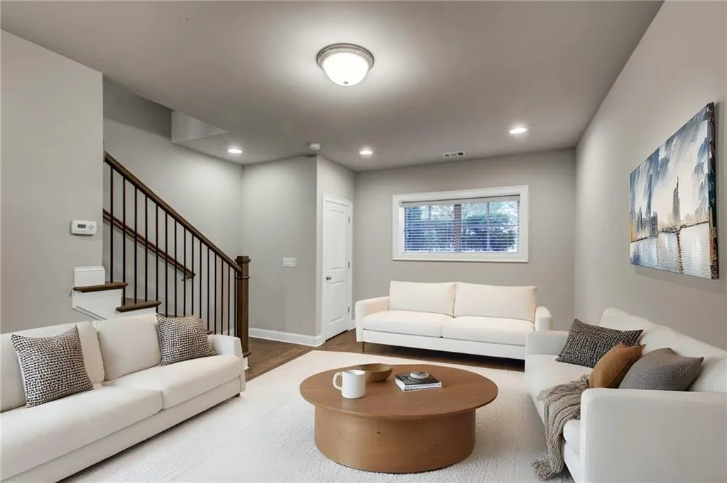 4743 Roswell Road, Atlanta, Georgia 30342, 2 Bedrooms Bedrooms, ,2 BathroomsBathrooms,Residential,Sold,4743 Roswell Road,7508207