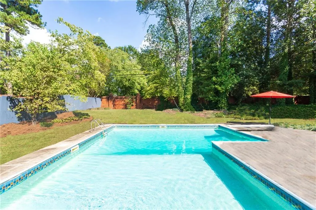 680 Amster Green Drive, Sandy Springs, Georgia 30350, 5 Bedrooms Bedrooms, ,4 BathroomsBathrooms,Residential,Sold,680 Amster Green Drive,6625724