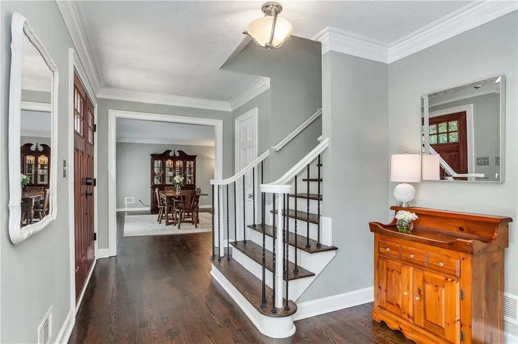 680 Amster Green Drive, Sandy Springs, Georgia 30350, 5 Bedrooms Bedrooms, ,4 BathroomsBathrooms,Residential,Sold,680 Amster Green Drive,6625724