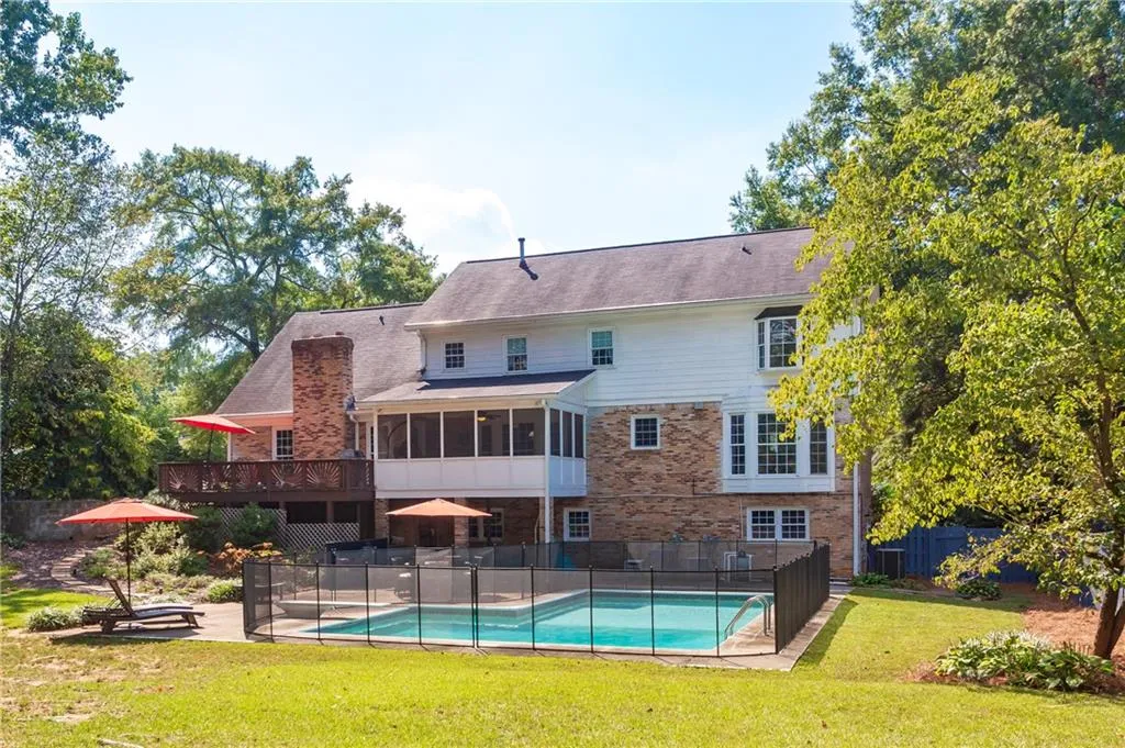 680 Amster Green Drive, Sandy Springs, Georgia 30350, 5 Bedrooms Bedrooms, ,4 BathroomsBathrooms,Residential,Sold,680 Amster Green Drive,6625724