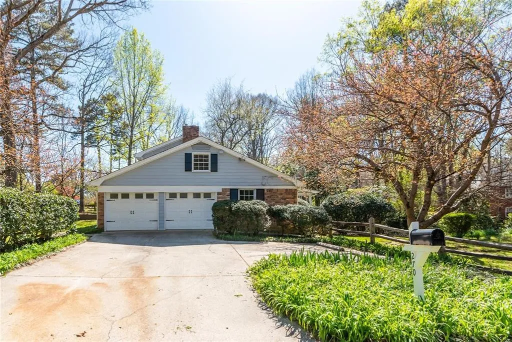 270 Glencourtney Drive, Sandy Springs, Georgia 30328, 4 Bedrooms Bedrooms, ,3 BathroomsBathrooms,Residential,Sold,270 Glencourtney Drive,7027881