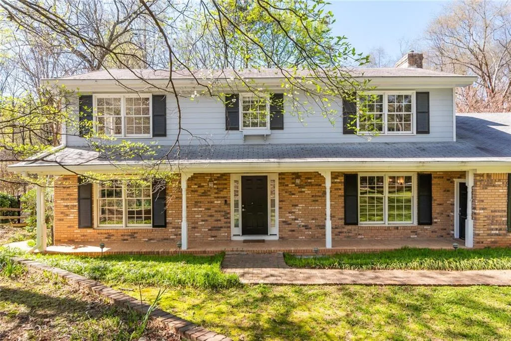 270 Glencourtney Drive, Sandy Springs, Georgia 30328, 4 Bedrooms Bedrooms, ,3 BathroomsBathrooms,Residential,Sold,270 Glencourtney Drive,7027881