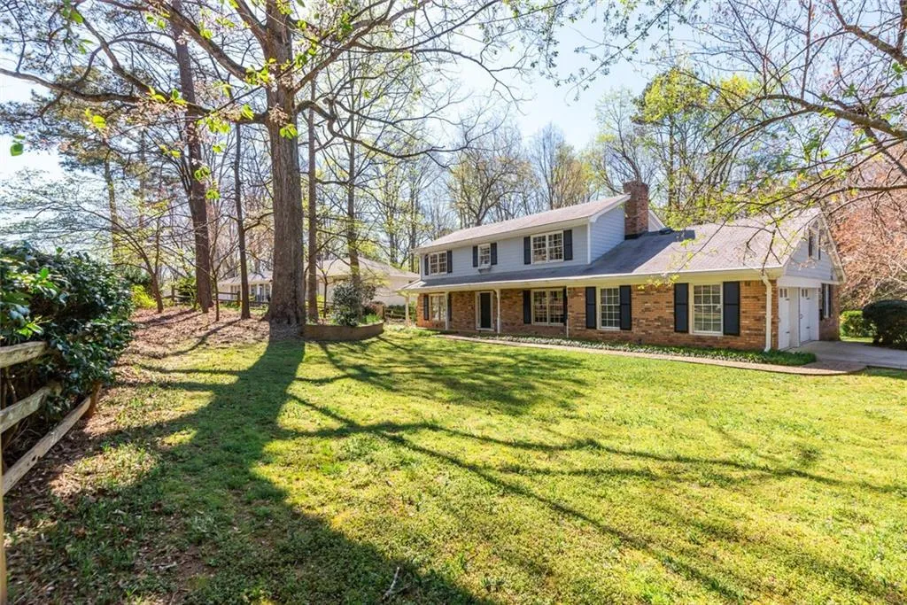 270 Glencourtney Drive, Sandy Springs, Georgia 30328, 4 Bedrooms Bedrooms, ,3 BathroomsBathrooms,Residential,Sold,270 Glencourtney Drive,7027881