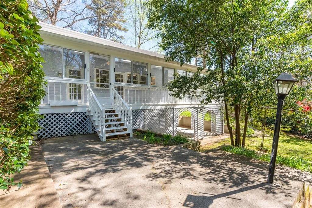 270 Glencourtney Drive, Sandy Springs, Georgia 30328, 4 Bedrooms Bedrooms, ,3 BathroomsBathrooms,Residential,Sold,270 Glencourtney Drive,7027881