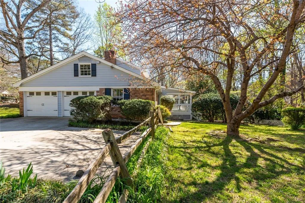 270 Glencourtney Drive, Sandy Springs, Georgia 30328, 4 Bedrooms Bedrooms, ,3 BathroomsBathrooms,Residential,Sold,270 Glencourtney Drive,7027881