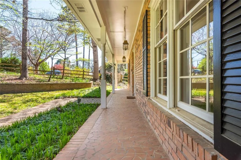 270 Glencourtney Drive, Sandy Springs, Georgia 30328, 4 Bedrooms Bedrooms, ,3 BathroomsBathrooms,Residential,Sold,270 Glencourtney Drive,7027881