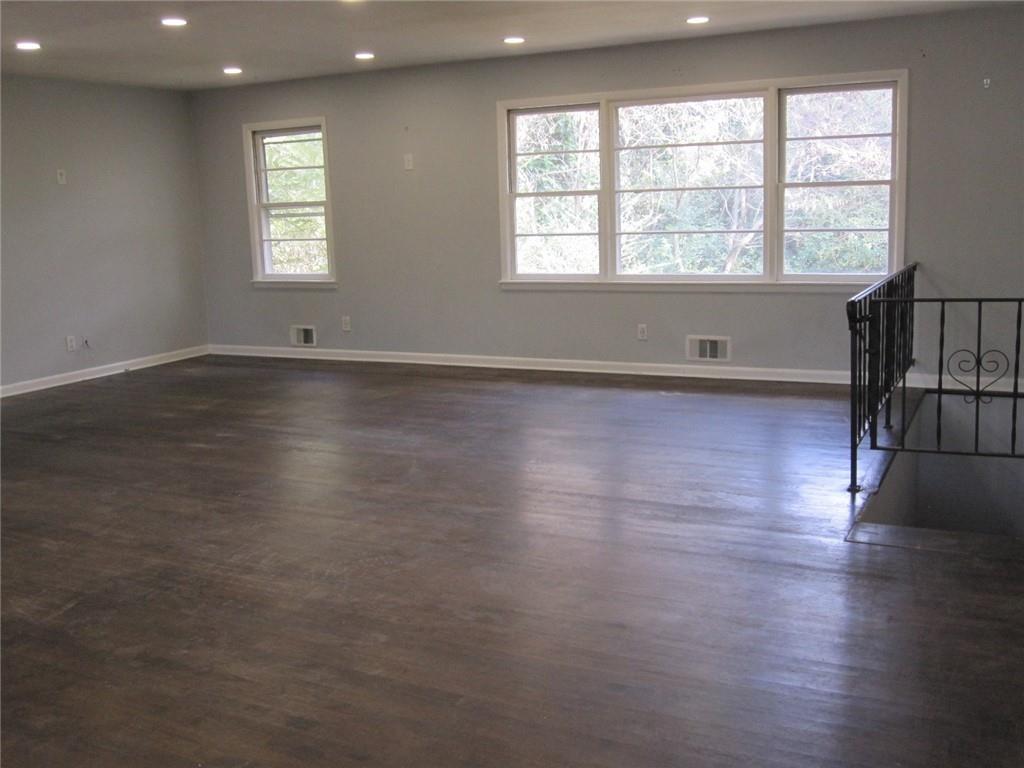 Open & bright Family Room