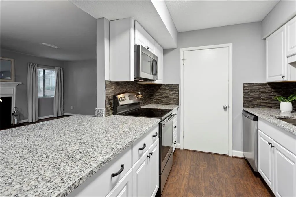 9003 Wingate Way, Sandy Springs, Georgia 30350, 1 Bedroom Bedrooms, ,1 BathroomBathrooms,Residential,Sold,9003 Wingate Way,7093197