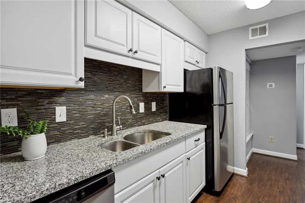 9003 Wingate Way, Sandy Springs, Georgia 30350, 1 Bedroom Bedrooms, ,1 BathroomBathrooms,Residential,Sold,9003 Wingate Way,7093197