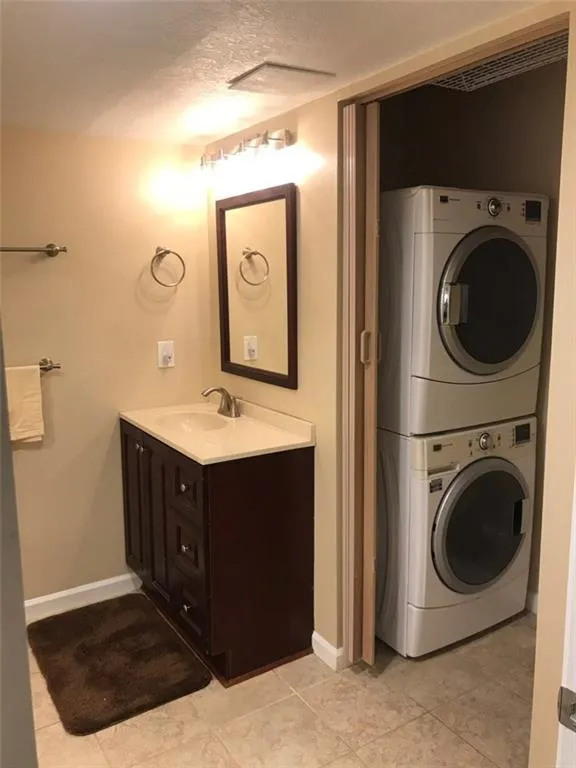 6851 Roswell Road Unit H16, Atlanta, Georgia 30328, 3 Bedrooms Bedrooms, ,2 BathroomsBathrooms,Residential,Sold,6851 Roswell Road Unit H16,6082504