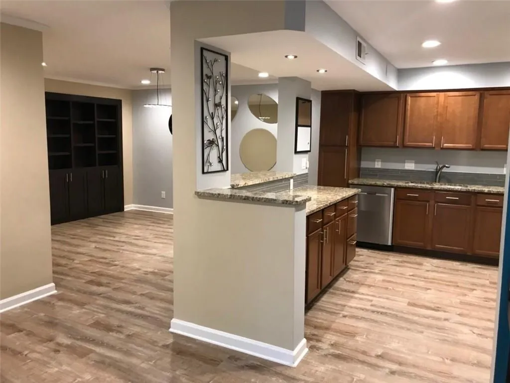 6851 Roswell Road Unit H16, Atlanta, Georgia 30328, 3 Bedrooms Bedrooms, ,2 BathroomsBathrooms,Residential,Sold,6851 Roswell Road Unit H16,6082504