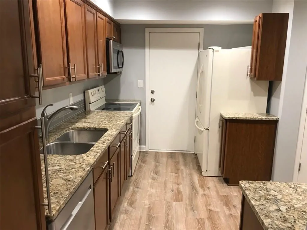 6851 Roswell Road Unit H16, Atlanta, Georgia 30328, 3 Bedrooms Bedrooms, ,2 BathroomsBathrooms,Residential,Sold,6851 Roswell Road Unit H16,6082504