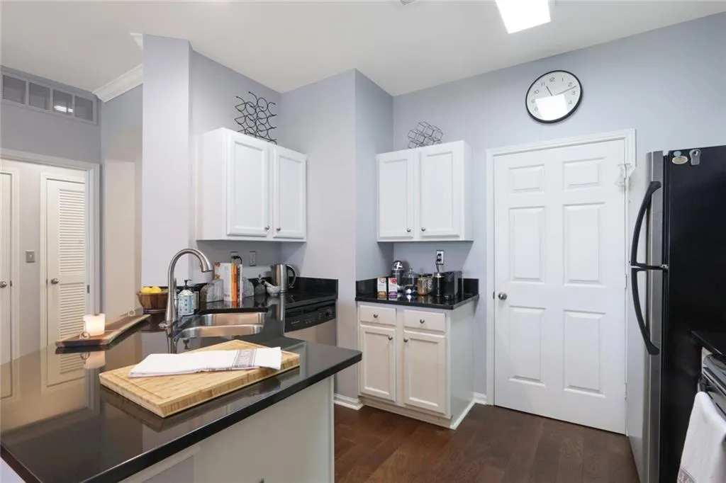 5641 Roswell Road Unit 201, Sandy Springs, Georgia 30342, 1 Bedroom Bedrooms, ,1 BathroomBathrooms,Residential,Sold,5641 Roswell Road Unit 201,7031907