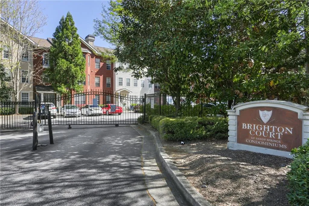 5641 Roswell Road Unit 201, Sandy Springs, Georgia 30342, 1 Bedroom Bedrooms, ,1 BathroomBathrooms,Residential,Sold,5641 Roswell Road Unit 201,7031907