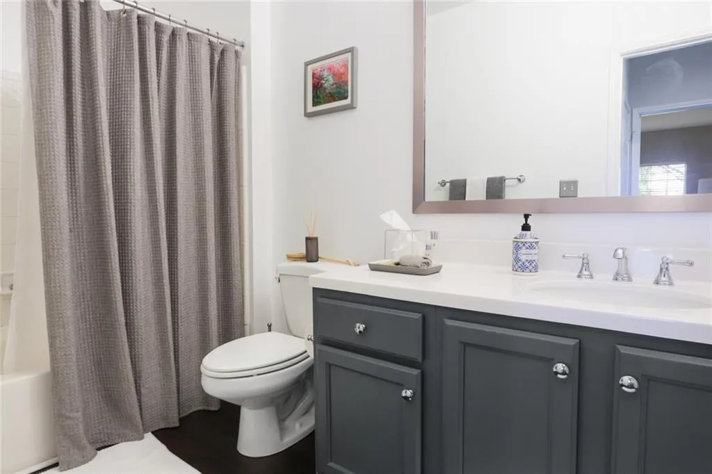 5641 Roswell Road Unit 201, Sandy Springs, Georgia 30342, 1 Bedroom Bedrooms, ,1 BathroomBathrooms,Residential,Sold,5641 Roswell Road Unit 201,7031907