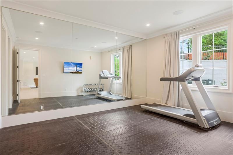 4514 Stella Drive, Atlanta, Georgia 30327, 6 Bedrooms Bedrooms, ,6 BathroomsBathrooms,Residential,Sold,4514 Stella Drive,7287165