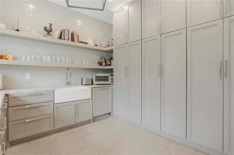 4514 Stella Drive, Atlanta, Georgia 30327, 6 Bedrooms Bedrooms, ,6 BathroomsBathrooms,Residential,Sold,4514 Stella Drive,7287165