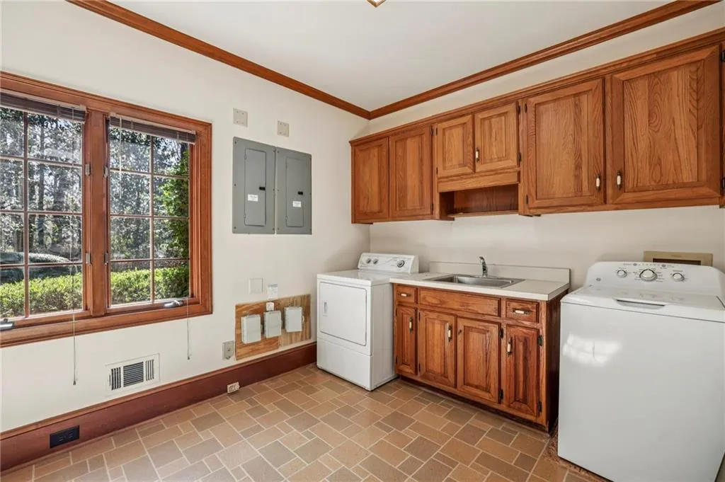 420 Rivertrail Dale, Atlanta, Georgia 30350, 5 Bedrooms Bedrooms, ,4 BathroomsBathrooms,Residential,For Sale,420 Rivertrail Dale,7720812