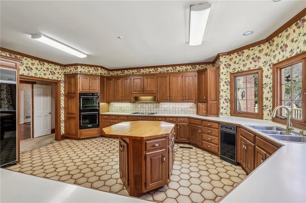 420 Rivertrail Dale, Atlanta, Georgia 30350, 5 Bedrooms Bedrooms, ,4 BathroomsBathrooms,Residential,For Sale,420 Rivertrail Dale,7720812