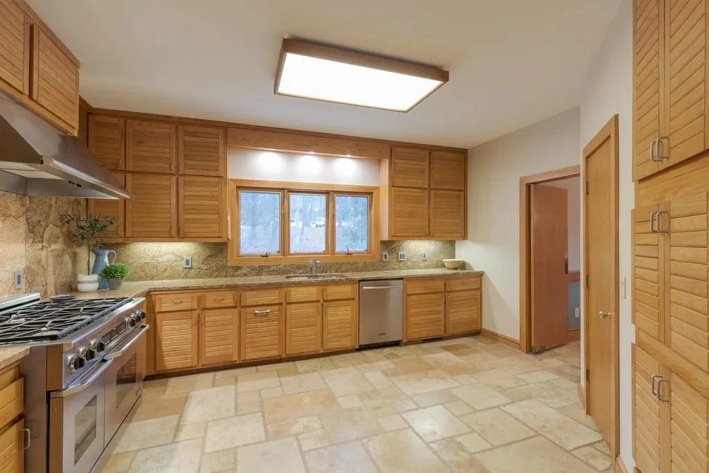 34 Spring Oaks Court, Sandy Springs, Georgia 30327, 5 Bedrooms Bedrooms, ,4 BathroomsBathrooms,Residential,Sold,34 Spring Oaks Court,6674730