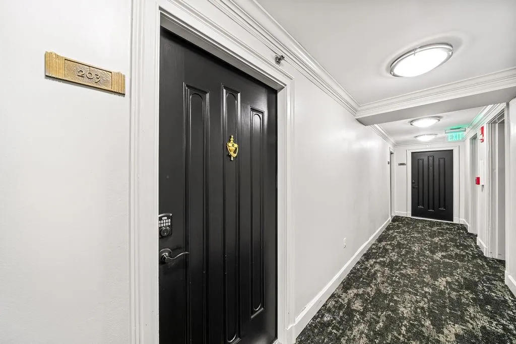 2870 Pharr Court South Nw Unit 203, Atlanta, Georgia 30305, 1 Bedroom Bedrooms, 0 ,1 BathroomBathrooms,Residential,For Sale,2870 Pharr Court South Nw Unit 203,7786133
