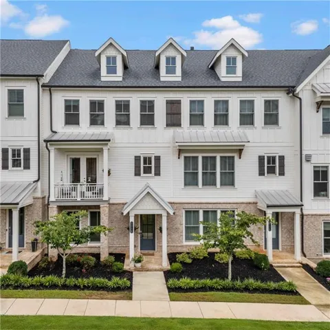Welcome to Lakeside at Crabapple.