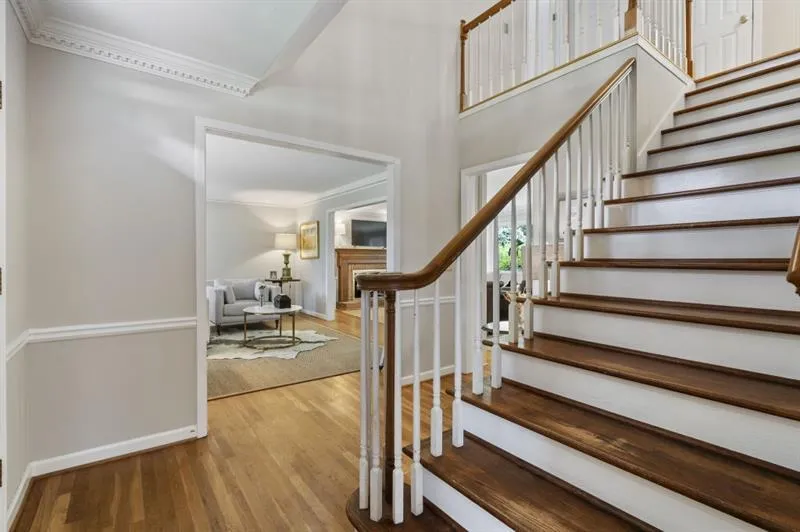 6915 Hunters Knoll, Sandy Springs, Georgia 30328, 4 Bedrooms Bedrooms, ,3 BathroomsBathrooms,Residential,Sold,6915 Hunters Knoll,7682555