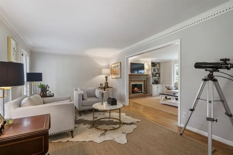 6915 Hunters Knoll, Sandy Springs, Georgia 30328, 4 Bedrooms Bedrooms, ,3 BathroomsBathrooms,Residential,Sold,6915 Hunters Knoll,7682555