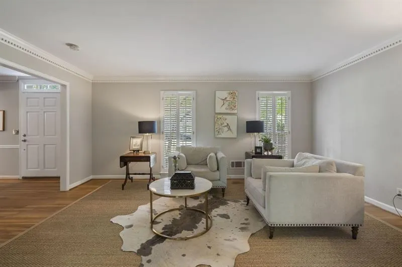 6915 Hunters Knoll, Sandy Springs, Georgia 30328, 4 Bedrooms Bedrooms, ,3 BathroomsBathrooms,Residential,Sold,6915 Hunters Knoll,7682555