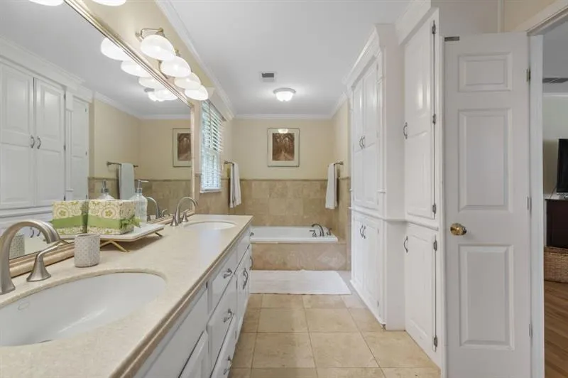 6915 Hunters Knoll, Sandy Springs, Georgia 30328, 4 Bedrooms Bedrooms, ,3 BathroomsBathrooms,Residential,Sold,6915 Hunters Knoll,7682555