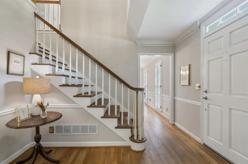 6915 Hunters Knoll, Sandy Springs, Georgia 30328, 4 Bedrooms Bedrooms, ,3 BathroomsBathrooms,Residential,Sold,6915 Hunters Knoll,7682555