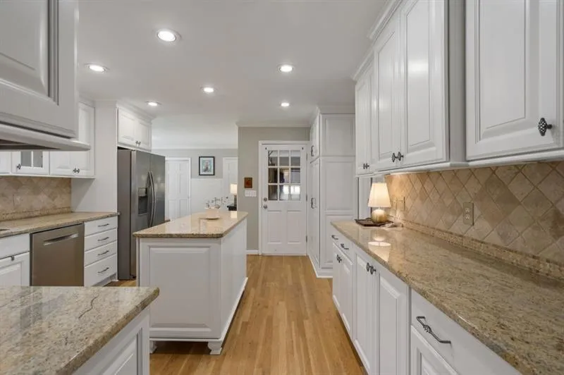 6915 Hunters Knoll, Sandy Springs, Georgia 30328, 4 Bedrooms Bedrooms, ,3 BathroomsBathrooms,Residential,Sold,6915 Hunters Knoll,7682555