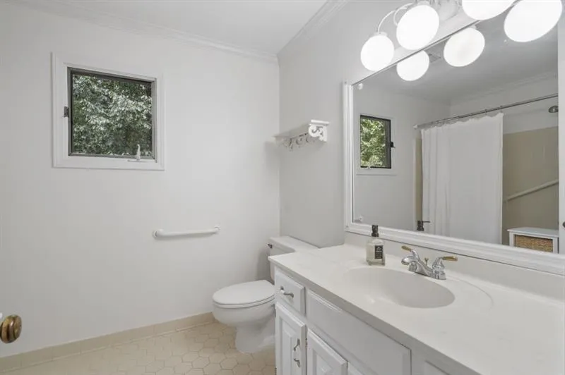 6915 Hunters Knoll, Sandy Springs, Georgia 30328, 4 Bedrooms Bedrooms, ,3 BathroomsBathrooms,Residential,Sold,6915 Hunters Knoll,7682555