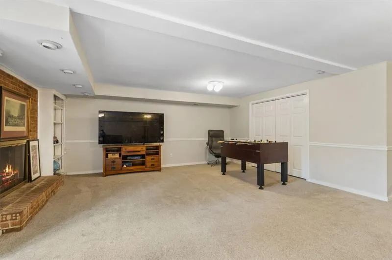 6915 Hunters Knoll, Sandy Springs, Georgia 30328, 4 Bedrooms Bedrooms, ,3 BathroomsBathrooms,Residential,Sold,6915 Hunters Knoll,7682555