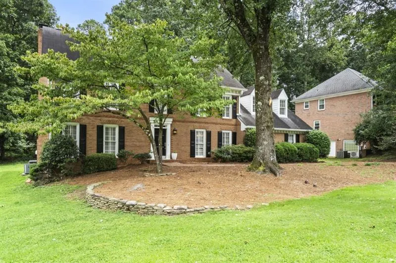 6915 Hunters Knoll, Sandy Springs, Georgia 30328, 4 Bedrooms Bedrooms, ,3 BathroomsBathrooms,Residential,Sold,6915 Hunters Knoll,7682555